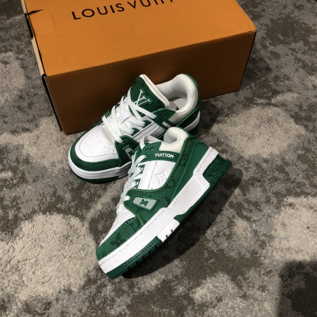Children's shoes child